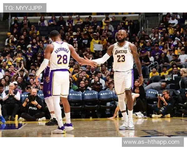 八村塁与艾顿表现差异显著詹姆斯末节防守助球队锁定胜局 八村塁与艾顿表现差异显著詹姆斯末节防守助球队锁定胜局